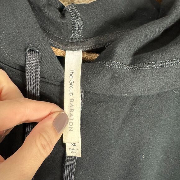 The Group Babaton Cropped Hoodie Womens Size XS‎ Black Pullover Long Sleeve Boxy - Picture 6 of 9